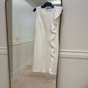 White ruffle Calvin Klein midi dress
Polyesyer/spandex material
Fully lined